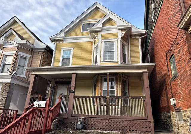 Homes for sale in Pitcairn, PA | 510 3rd St, Pitcairn, PA 15140 | MLS# 1741637