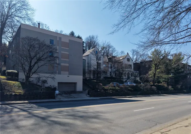 3rd image of 5030 5Th Ave #213, Shadyside, PA 15232 | MLS# 1741687