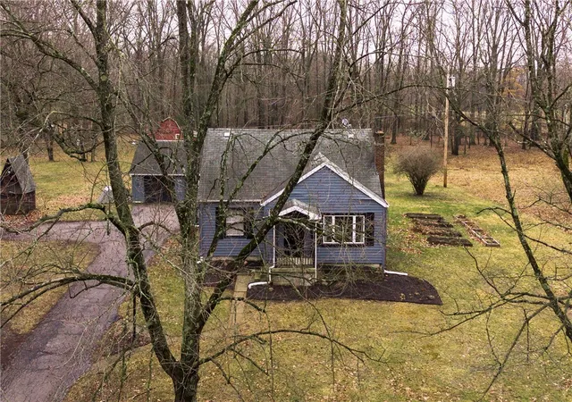 Photo 4 of Sale Pending at 5782 N Edinburg Rd, Mahoning Twp, PA 16116 | MLS# 1741758 | Listing updated on 2026-07-19