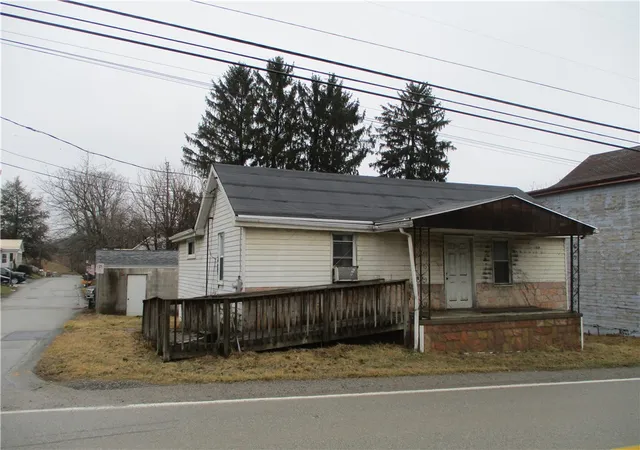 Photo 3 of Sale Pending at 963 Venetia Rd, Peters Twp, PA 15367 | MLS# 1742248 | Listing updated on 2026-04-12