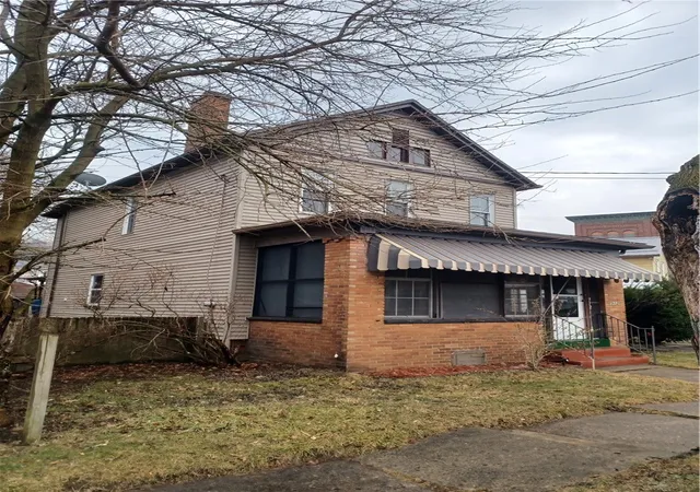 Photo 3 of Single family home for sale at 912 Washington Ave, Monaca, PA 15061 | MLS# 1742300 | Listing updated on 2026-07-20
