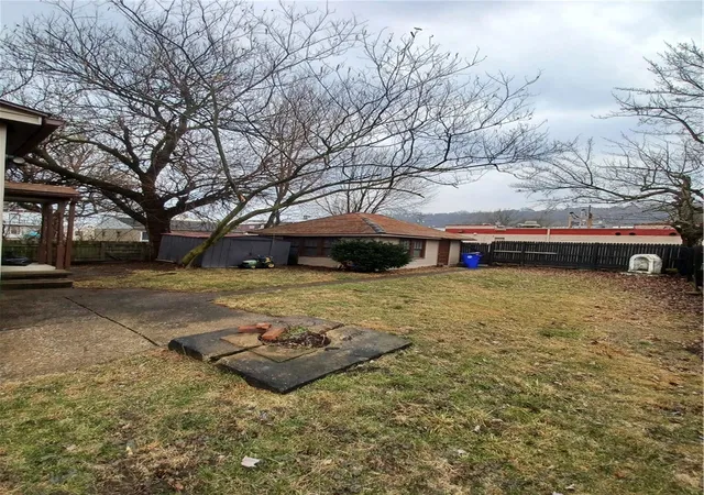 Photo 3 of Single family home for sale at 912 Washington Ave, Monaca, PA 15061 | MLS# 1742300 | Listing updated on 2026-07-20