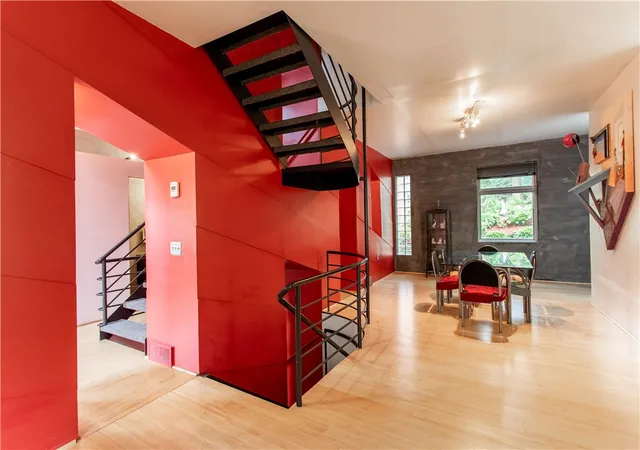 Photo 3 of Single family home for sale at 6542 Dalzell Pl, Pittsburgh, PA 15217 | MLS# 1742370 | Listing updated on 2026-06-26
