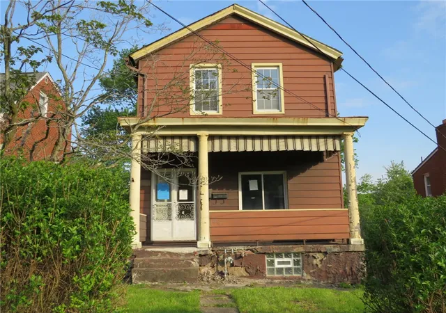 Homes for sale in Carrick, PA | 407 Linnview Ave, Carrick, PA 15210 | MLS# 1742567