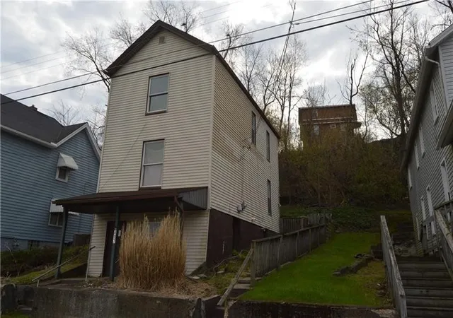 Photo 2 of Single family home for sale at 417 Shadyside St, New Castle, PA 16101 | MLS# 1742688 | Listing updated on 2026-07-08