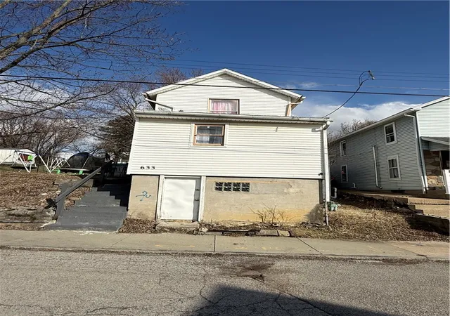 Photo 2 of Single family home for sale at 633 Forrest St, New Castle, PA 16101 | MLS# 1742524 | Listing updated on 2026-07-08
