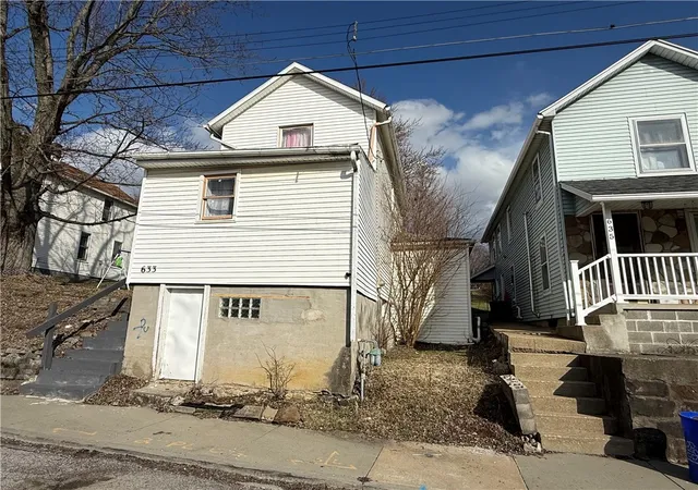 Photo 3 of Single family home for sale at 633 Forrest St, New Castle, PA 16101 | MLS# 1742524 | Listing updated on 2026-07-08