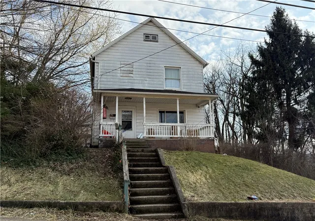 Photo 1 of Single family home for sale at 420 E Lutton St, New Castle, PA 16101 | MLS# 1742521 | Listing updated on 2026-07-08
