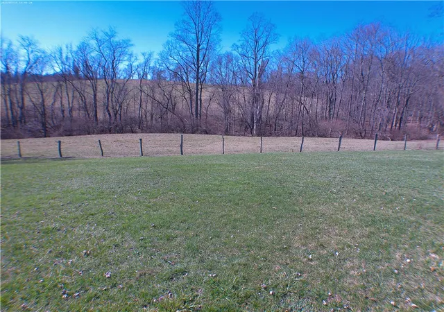 Photo 4 of Sale Pending at 107 Hunting Hills Rd, Pittsburgh, PA 15327 | MLS# 1742782 | Listing updated on 2026-06-26