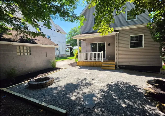 4th image of 1112 Montana Ave, Harrison Twp, PA 15065 | MLS# 1742751