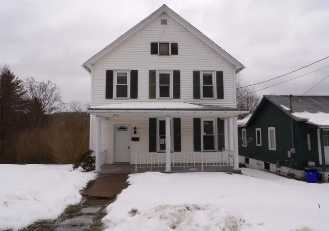 Homes for sale in Oil City, PA | 806 E 4th St, Oil City, PA 16301 | MLS# 1743105