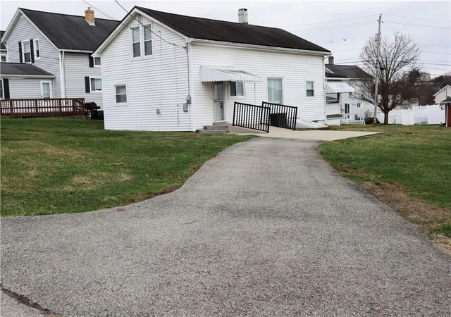 2nd image of 506 Lewis Ave, Jeannette, PA 15644 | MLS# 1743045