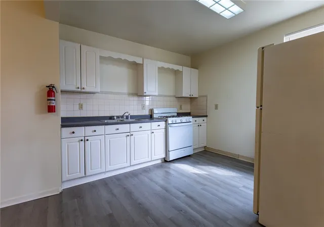 Listing Photo 3 - Condo for sale in building located at 832 Broadway Ave, McKees Rocks, PA 15136