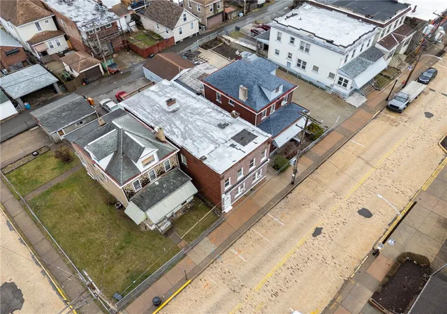 Listing Photo 2 - Condo for sale in building located at 832 Broadway Ave, McKees Rocks, PA 15136 - Unit #