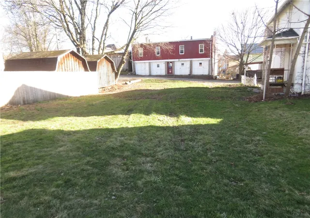 13th image of 327 W Brady St, City Of But Nw, PA 16001 | MLS# 1743391