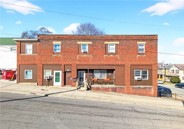 1st image of 800 4th St, Ellwood City, PA 16117 | MLS# 1743241