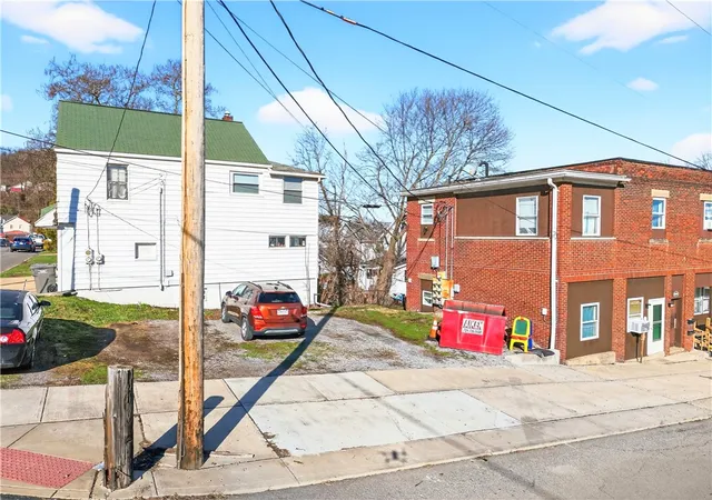 48th image of 800 4th St, Ellwood City, PA 16117 | MLS# 1743241