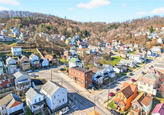5th image of 800 4Th St, Ellwood City, PA 16117 | MLS# 1743241