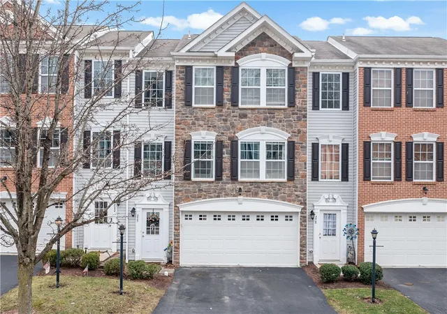 Homes for sale in Robinson Twp, PA | 259 Grace Manor Dr, Robinson Twp, PA 15108 | MLS# 1743259