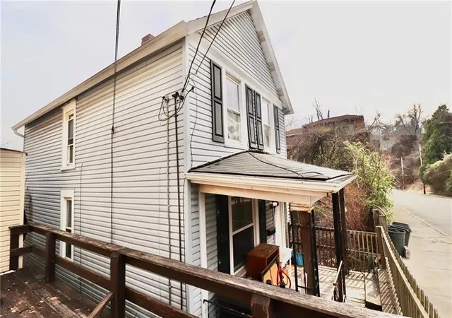 Photo 4 of Single family home for sale at 1611 Ridge Ave, N Braddock, PA 15104 | MLS# 1743631 | Listing updated on 2026-04-01