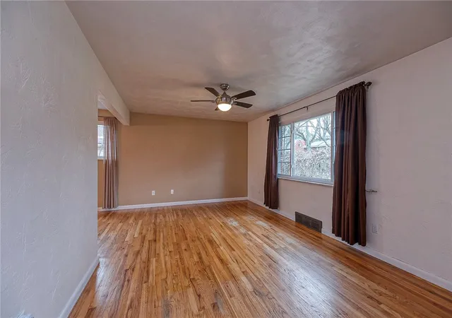 2nd image of 4798 Oakridge Dr, Whitehall, PA 15227 | MLS# 1743667