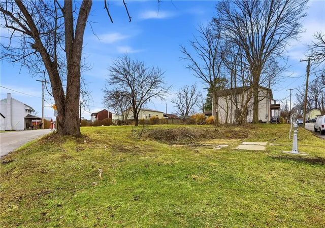 2nd image of 811 Wall St, North Fayette, PA 15057 | MLS# 1743594