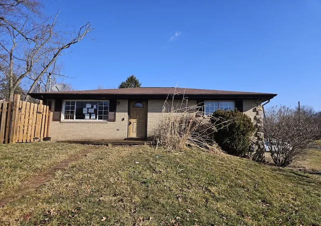 Homes for sale in City Of Washington, PA | 900 Sycamore St, City Of Washington, PA 15301 | MLS# 1743797