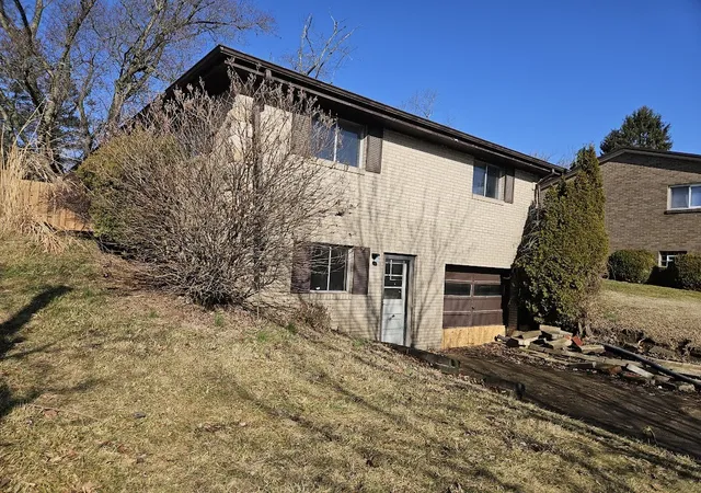 Photo 4 of Sale Pending at 900 Sycamore St, Washington, PA 15301 | MLS# 1743797 | Listing updated on 2026-06-30