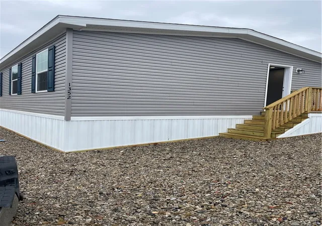 2nd image of 1352 Hilltop Dr, Robinson Twp, PA 15019 | MLS# 1743884