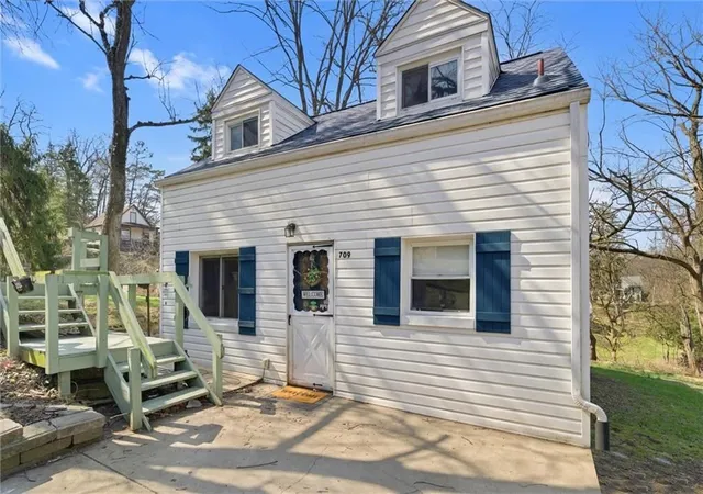 Photo 1 of Single family home for sale at 709 Hillgrove Ave, Banksville/westwood, PA 15216 | MLS# 1743896 | Listing updated on 2026-07-22