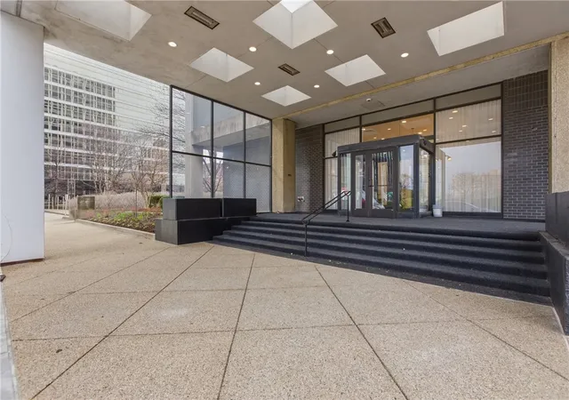2nd image of 112 Washington Pl #16H, Downtown Pgh, PA 15219 | MLS# 1743930