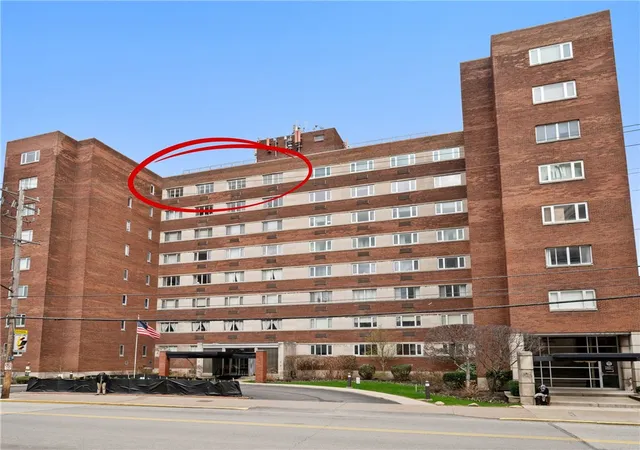 2nd image of 128 N Craig St, Oakland, PA 15213