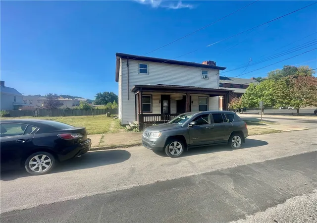 2nd image of 611 6th St, New Brighton, PA 15066 | MLS# 1744085