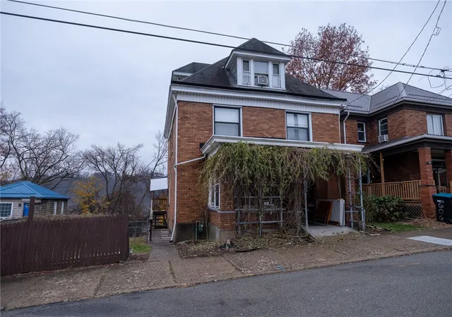 2nd image of 608 E 8th Avenue, Tarentum, PA 15084 | MLS# 1744327