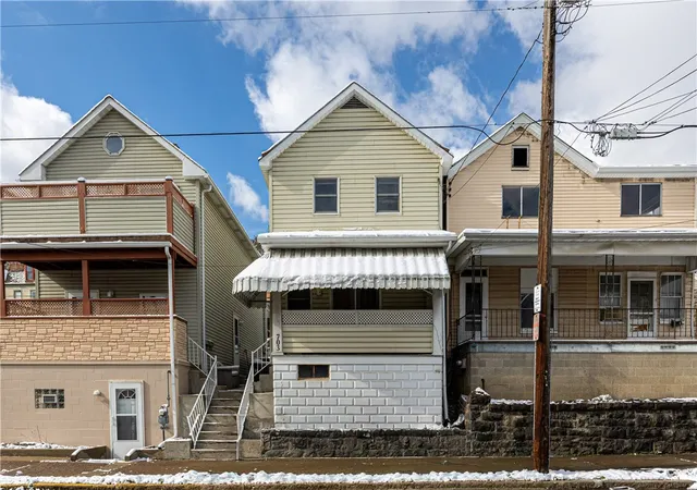2nd image of 703 Washington Ave, Charleroi Boro, PA 15022 | MLS# 1744350