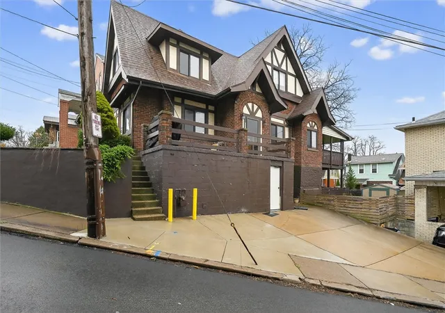 Homes for sale in Brentwood, PA | 2900 Churchview Ave, Brentwood, PA 15227 | MLS# 1744060