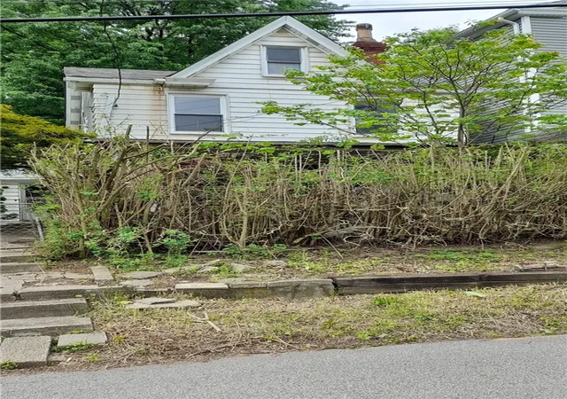 Homes for sale in Mt Washington, PA | 458 Wyola St, Mt Washington, PA 15211 | MLS# 1744476