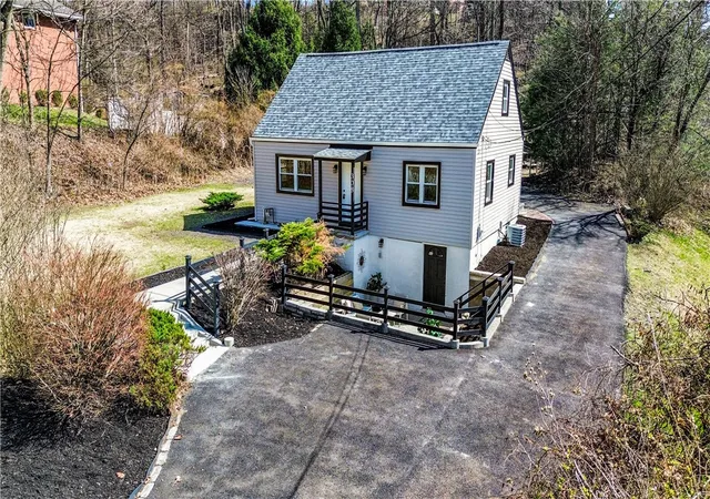 2nd image of 308 Edgewood Dr, Turtle Creek, PA 15145 | MLS# 1744489