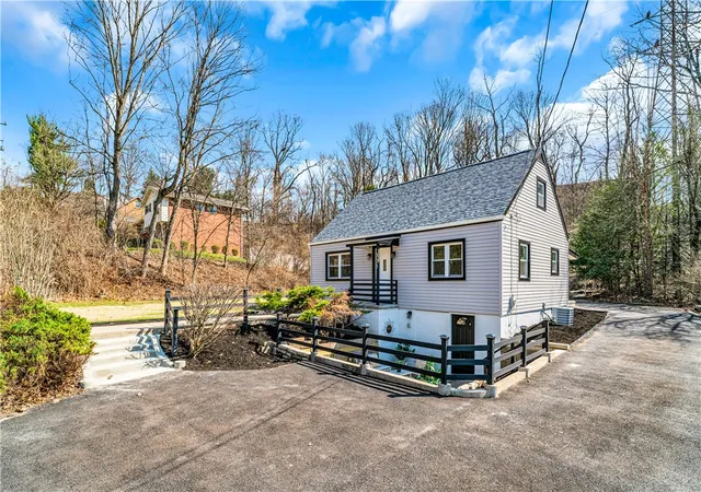 3rd image of 308 Edgewood Dr, Turtle Creek, PA 15145 | MLS# 1744489