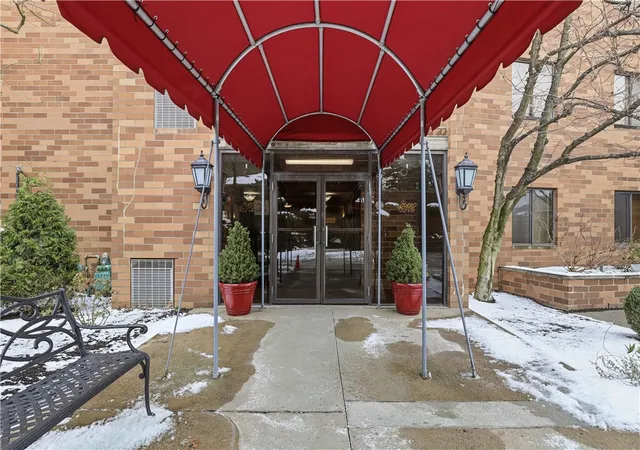 Photo 2 of Condominium at 1500 Cochran Rd #700, Scott Twp, PA 15243 | MLS# 1743917 |  | Sold on 2026-04-30