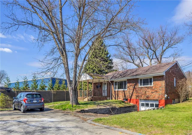 Photo 2 of Single family home for sale at 4060 Hart Ct, Murrysville, PA 15668 | MLS# 1744298 | Listing updated on 2026-09-21