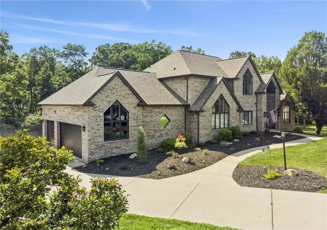 2nd image of 421 Lenox Ct, Richland, PA 15044 | MLS# 1744722