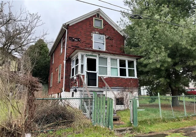 1st image of 802 Wallis Ave, Farrell, PA 16121 | MLS# 1744543