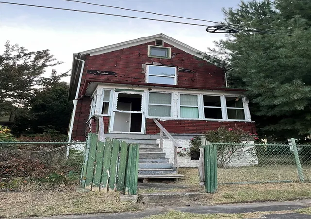 4th image of 802 Wallis Ave, Farrell, PA 16121 | MLS# 1744543