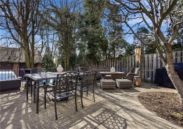 2nd image of 229 Grandview Ave, Mt Washington, PA 15211