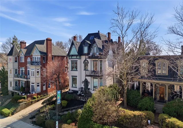 5th image of 229 Grandview Ave #3, Mt Washington, PA 15211 | MLS# 1744872