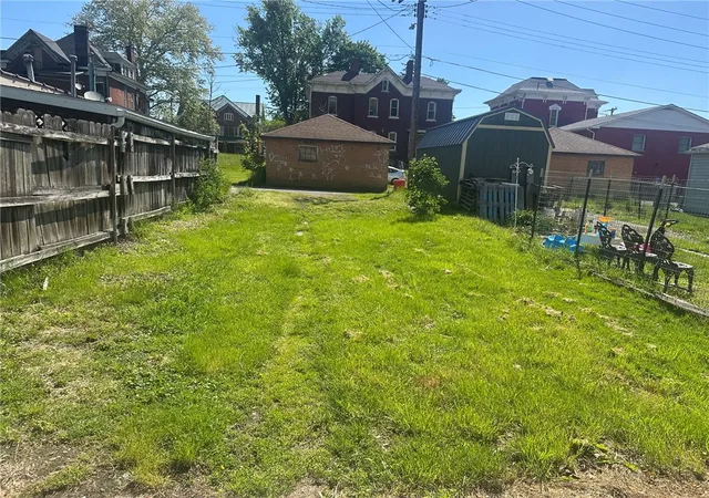 3rd image of 910 9Th Ave, Beaver Falls, PA 15010 | MLS# 1744940