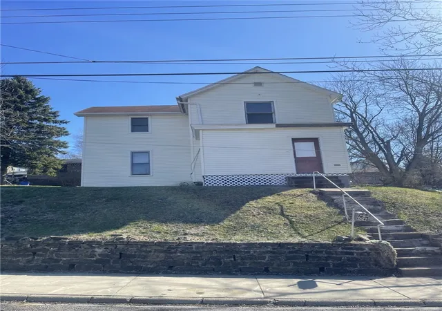 Photo 1 of Manufactured home for sale at 629 Forrest St, New Castle, PA 16101 | MLS# 1745061 | Listing updated on 2026-05-01