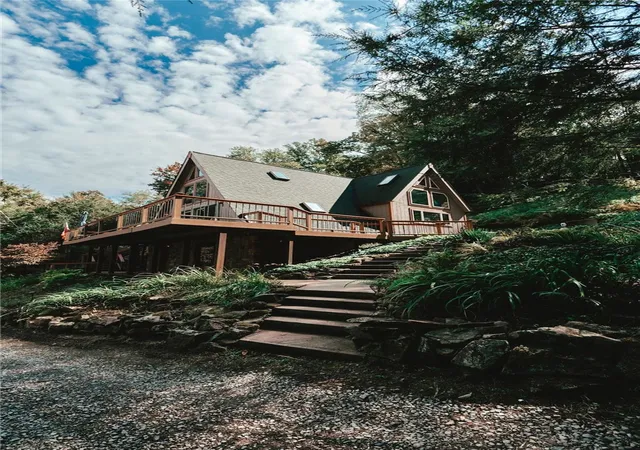 Photo 2 of Single family home for sale at 316 Peoples Rd, Wayne Twp, PA 16222 | MLS# 1744639 | Listing updated on 2026-05-22