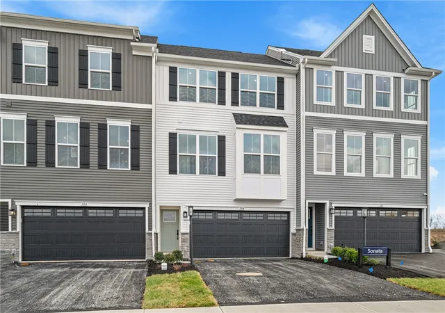2nd image of 104 Scenic Ridge Dr, Robinson Twp, PA 15205 | MLS# 1744887